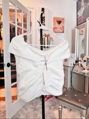 Zara White Off-Shoulder Ruched Crop Top with Front Twist